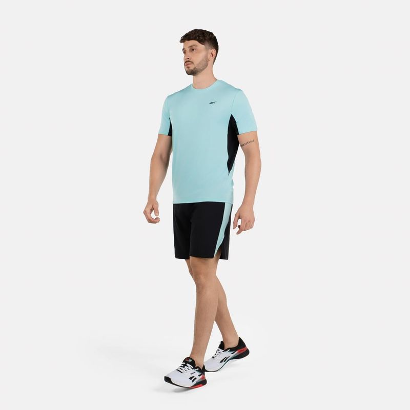 Camiseta-Manga-Corta-reebok-para-hombre-Athlete-Tee-2.0-Rbk-Chill-para-entrenamiento-color-azul.-Reverso-Sobre-Modelo