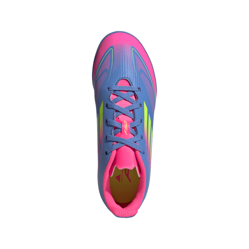 Guayos-adidas-para-niño-F50-Club-Tf-J-para-futbol-color-azul.-Vista-Lateral-Pares