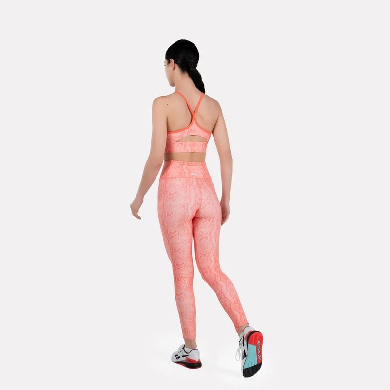 Top-reebok-para-mujer-Id-Train-Aop-Bra-para-entrenamiento-color-rosado.-Outfit-Completo