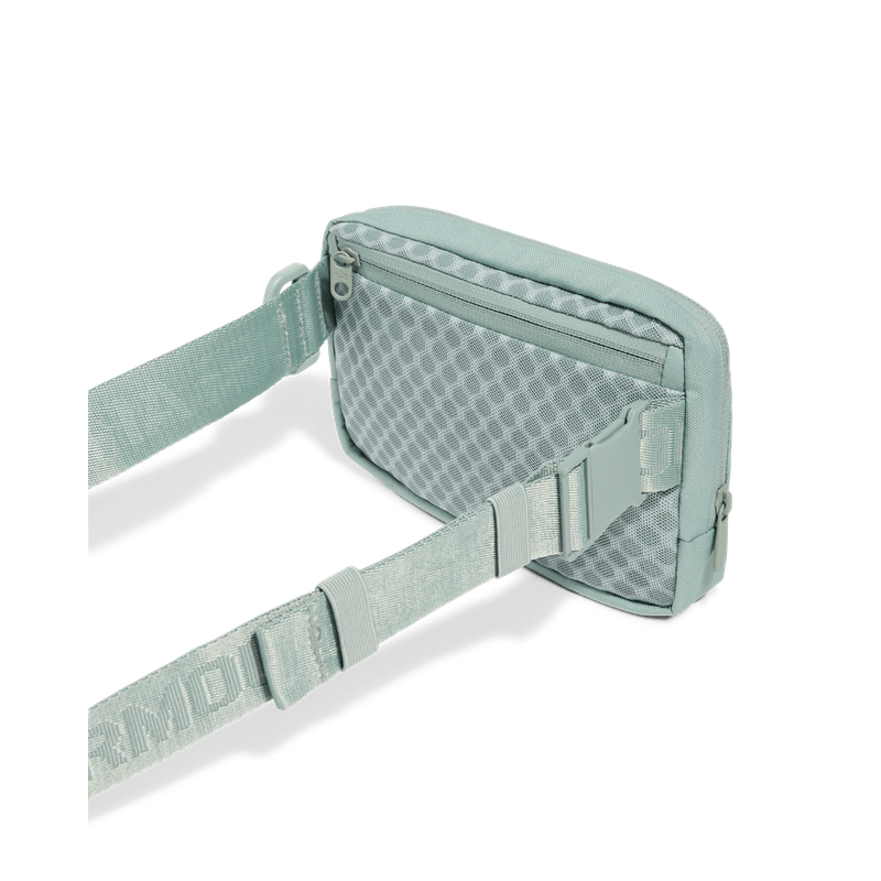 Canguro-under-armour-unisex-Ua-Essential-Wb-Xbody-para-moda-color-verde.-Reverso-Sin-Modelo