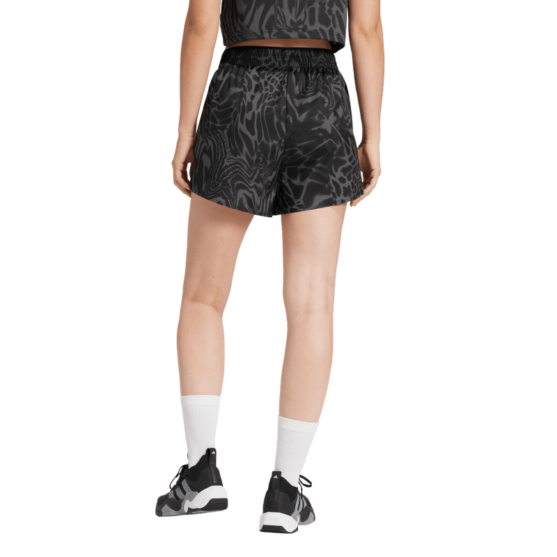 Pantaloneta-adidas-para-mujer-We-Min-Aop-Sh-para-entrenamiento-color-negro.-Reverso-Sin-Modelo