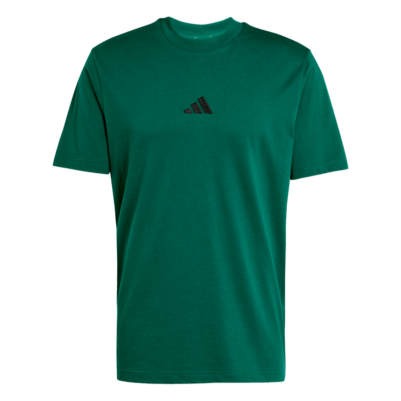 Camiseta-Manga-Corta-adidas-para-hombre-M-Sl-Sj-T-para-moda-color-verde.-Frontal-Sobre-Modelo