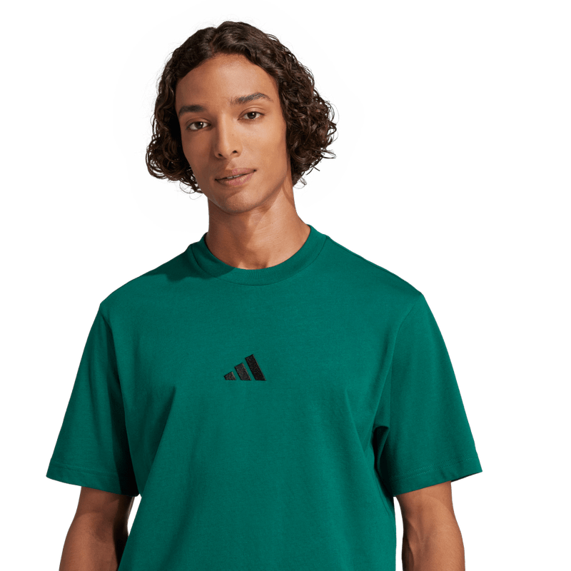 Camiseta-Manga-Corta-adidas-para-hombre-M-Sl-Sj-T-para-moda-color-verde.-Detalle-Reflectivo-Modelo