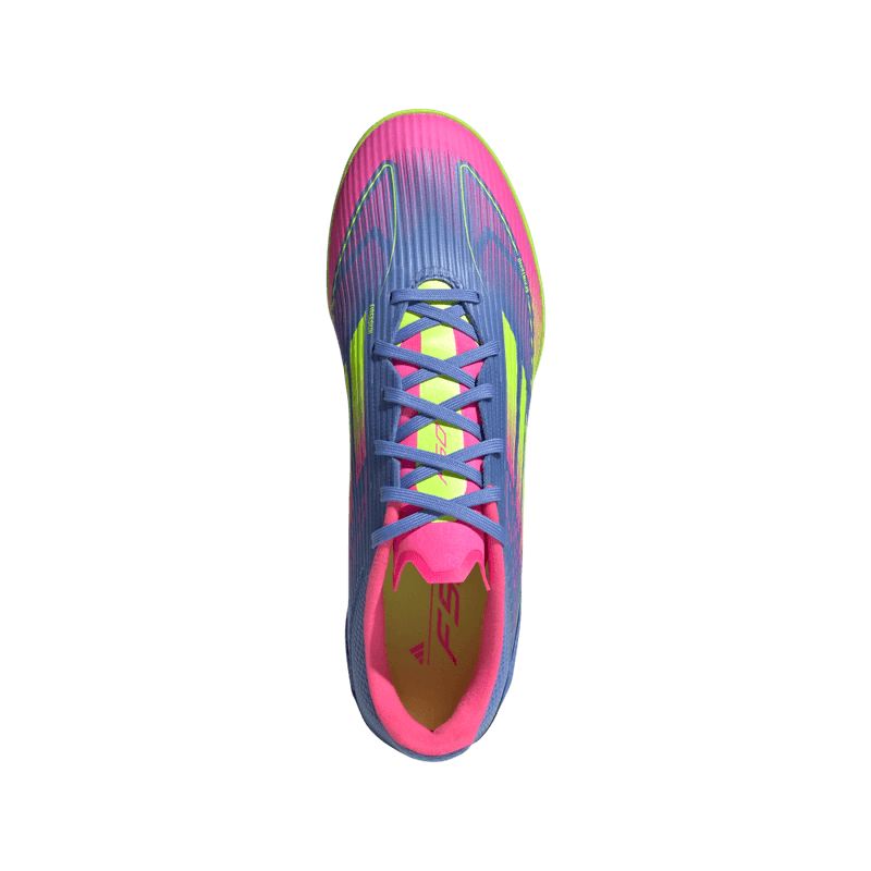 Guayos-adidas-unisex-F50-League-Tf-para-futbol-color-azul.-Vista-Lateral-Pares