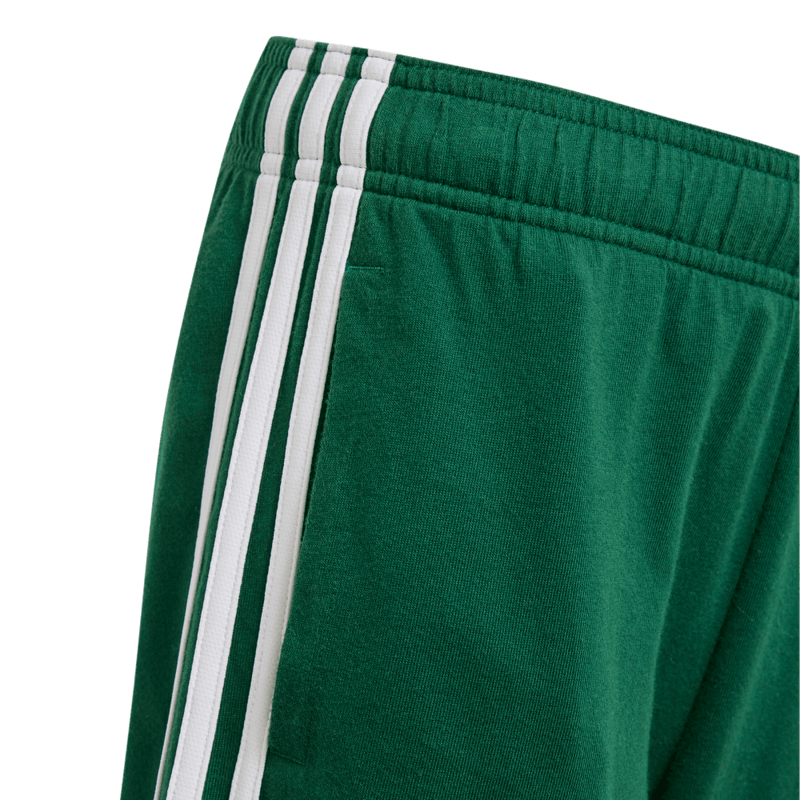 Pantaloneta-adidas-para-niño-U-3S-Kn-Sho-para-moda-color-verde.-Reverso-Sin-Modelo