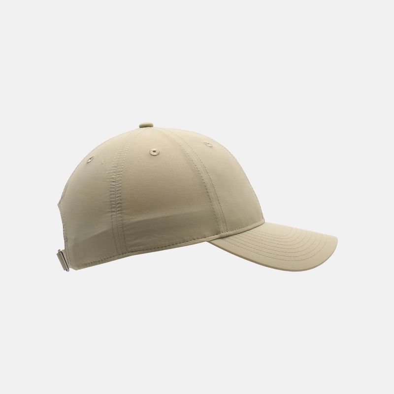 Gorra-reebok-para-hombre-Te-Badge-Cap-para-entrenamiento-color-beige.-Sobre-Modelo