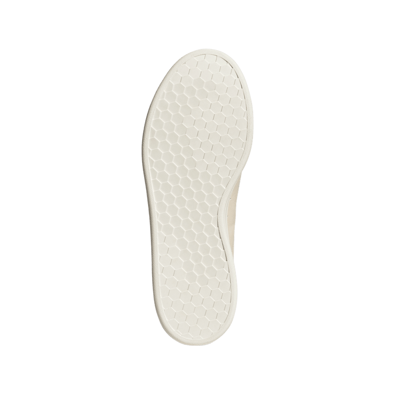 Tenis-adidas-para-hombre-Urban-Court-para-moda-color-blanco.-Talon