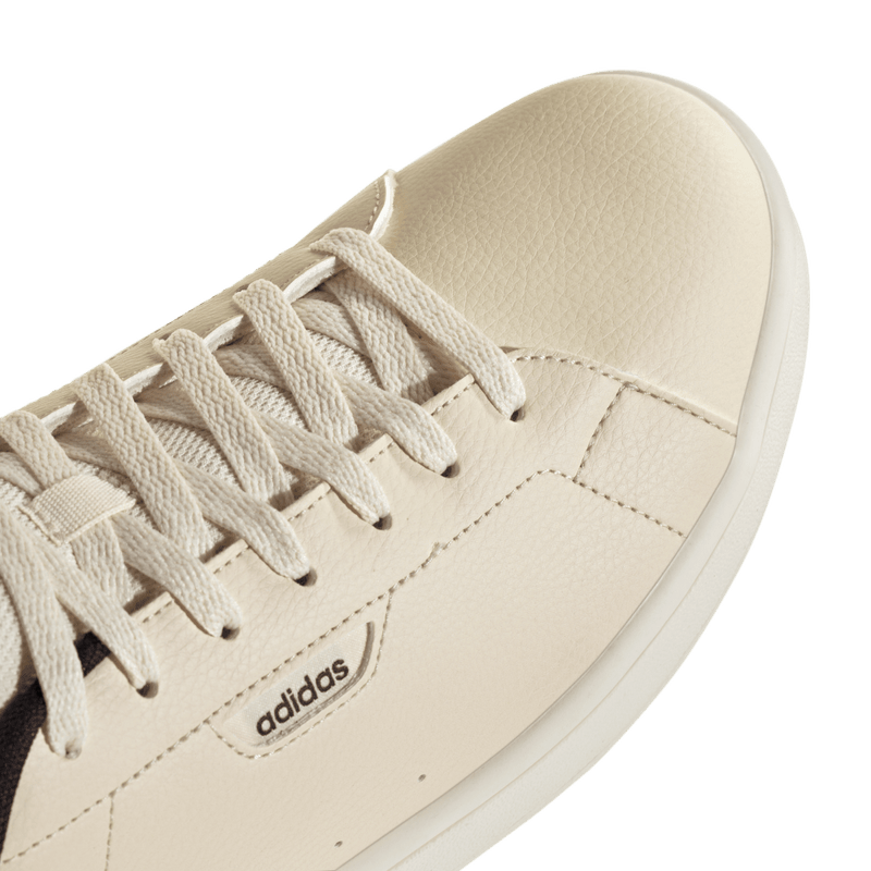 Tenis-adidas-para-hombre-Urban-Court-para-moda-color-blanco.-Lateral-Y-Suela