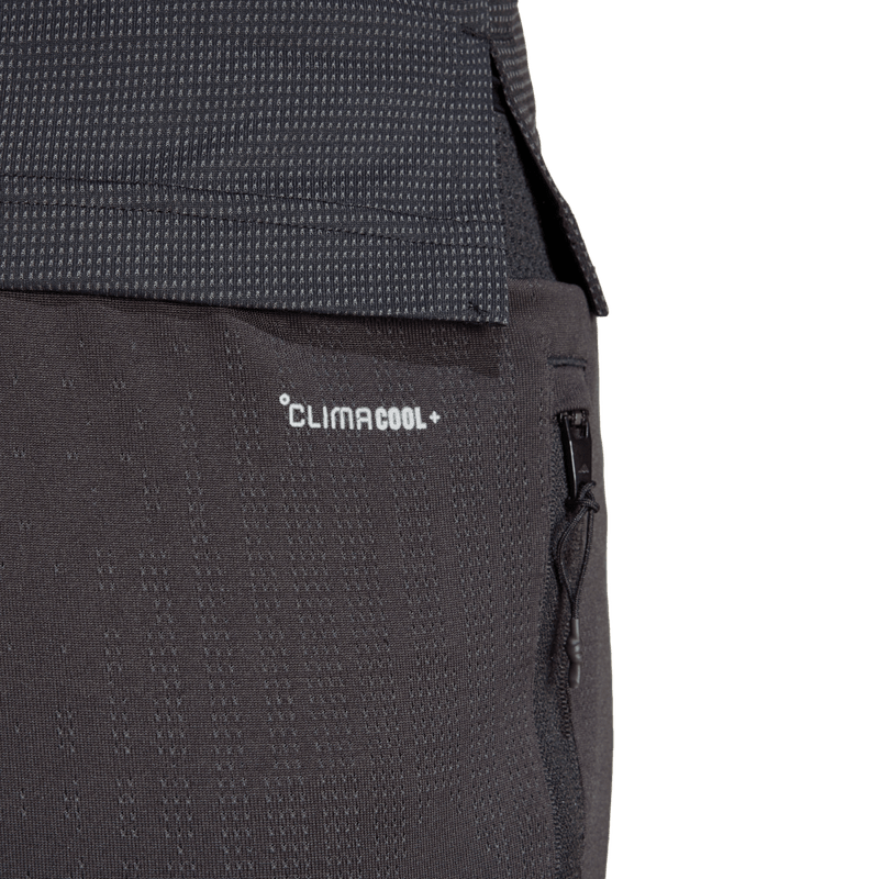 Pantaloneta-adidas-para-hombre-Airchill-Shorts-para-entrenamiento-color-negro.-Lateral-Sobre-Modelo
