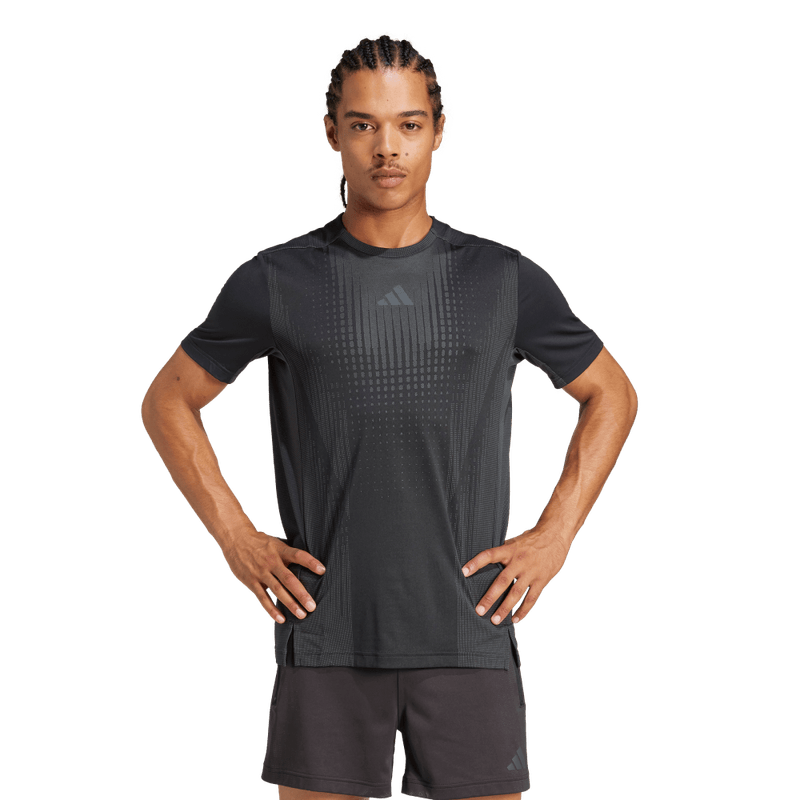Camiseta-Manga-Corta-adidas-para-hombre-Airchill-Tee-para-entrenamiento-color-negro.-Frontal-Sobre-Modelo-2
