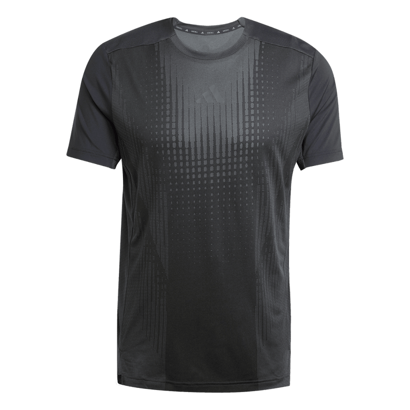 Camiseta-Manga-Corta-adidas-para-hombre-Airchill-Tee-para-entrenamiento-color-negro.-Frontal-Sobre-Modelo