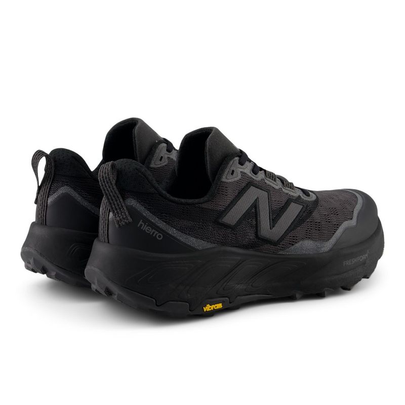 Tenis-new-balance-para-mujer-Hierro-V9-para-outdoor-color-multicolor.-Talones-Diagonal