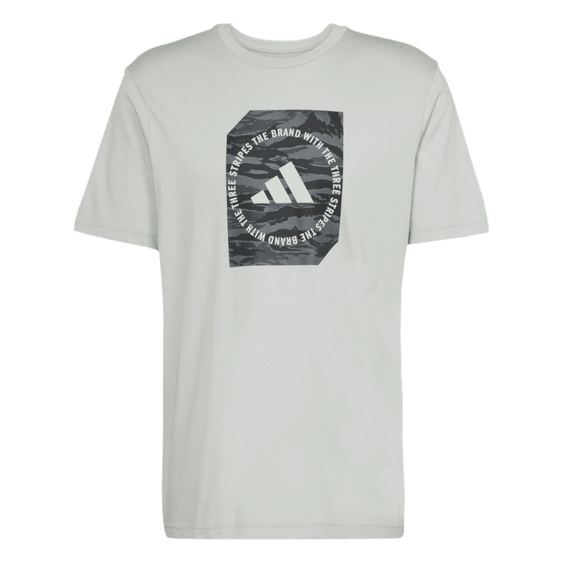 Camiseta-Manga-Corta-adidas-para-hombre-M-C-Camo-Box-T-para-moda-color-gris.-Frontal-Sobre-Modelo