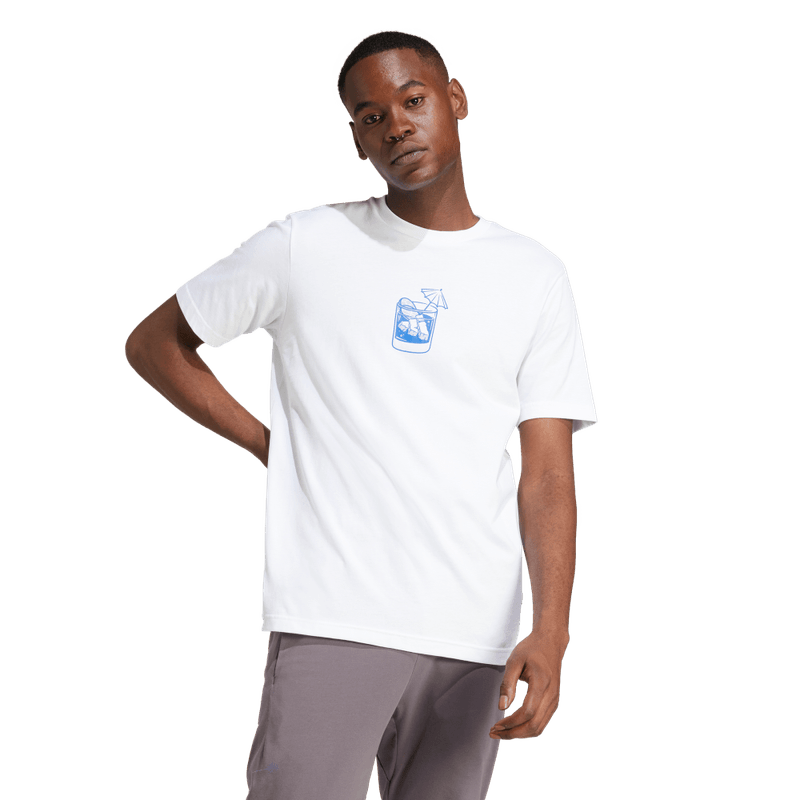 Camiseta-Manga-Corta-adidas-para-hombre-M-L-Drink-Tee-para-moda-color-blanco.-Frente-Sobre-Modelo