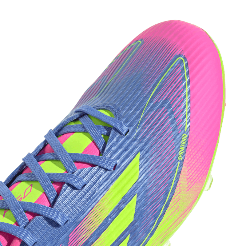 Guayos-adidas-unisex-F50-League-Fg-Mg-para-futbol-color-azul.-Lateral-Y-Suela