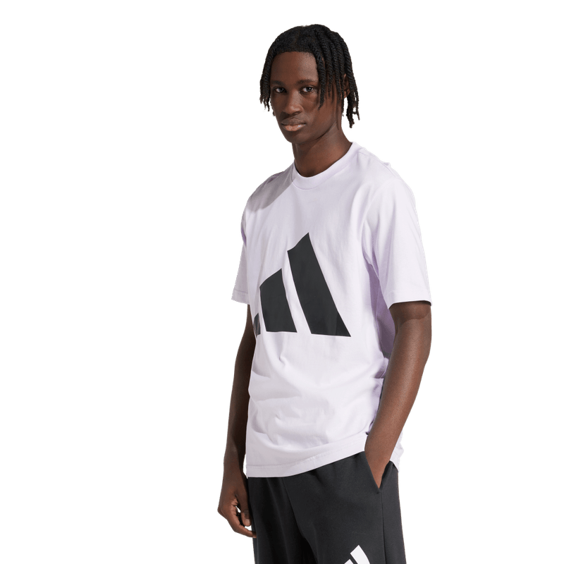 Camiseta-Manga-Corta-adidas-para-hombre-M-Bl-Sj-T-para-moda-color-blanco.-Frente-Sobre-Modelo