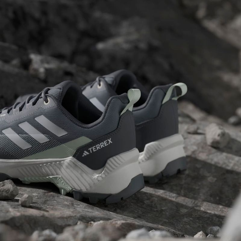 Tenis-adidas-para-mujer-Terrex-Eastrail-2-W-para-outdoor-color-gris.-Mktg-Vista-9