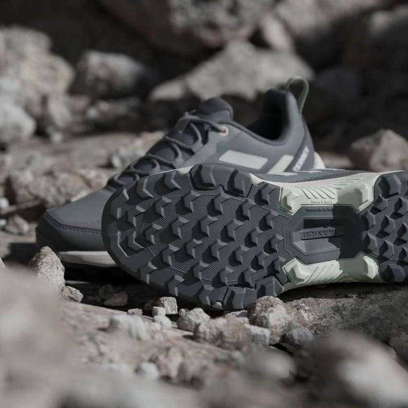 Tenis-adidas-para-mujer-Terrex-Eastrail-2-W-para-outdoor-color-gris.-Mktg-Vista-23