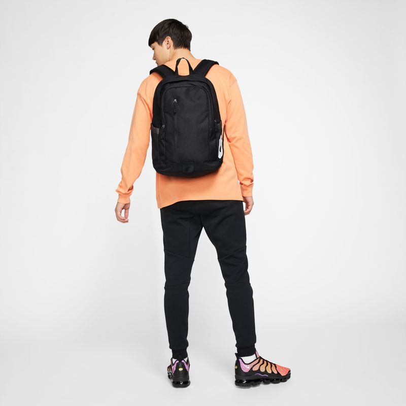Maletin-nike-para-hombre-Nk-All-Access-Soleday-Bkpk---2-para-moda-color-negro.-Detalle-2