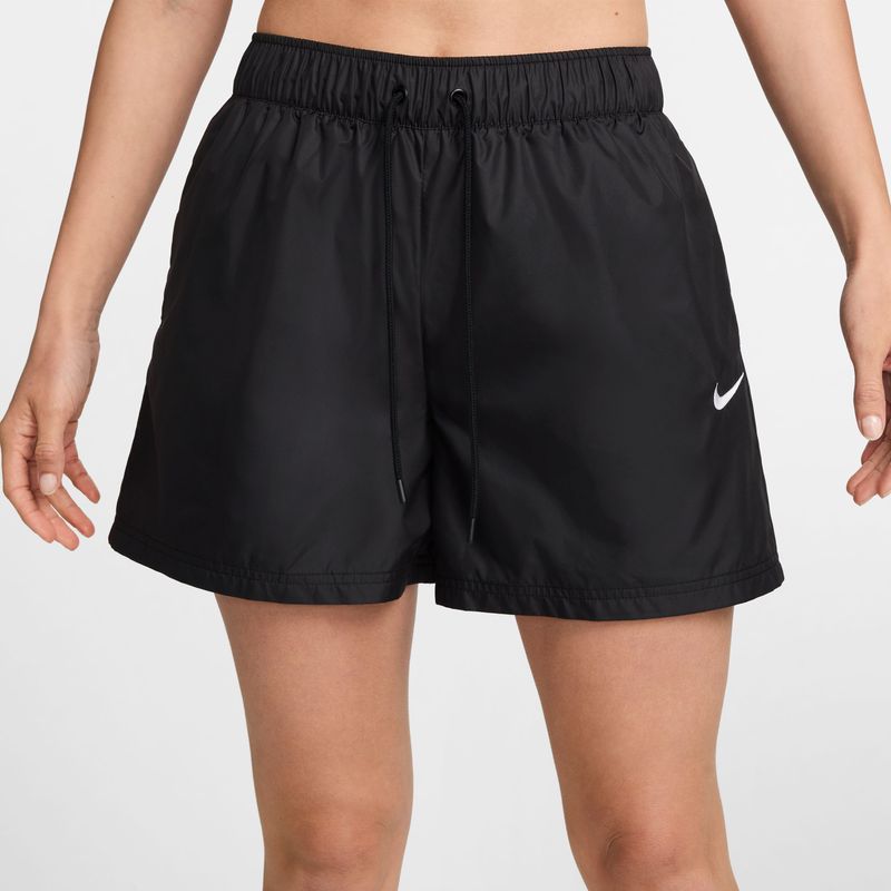 Pantaloneta-nike-para-mujer-W-Nsw-Essntl-Rpl-Wvn-Mr-Short-para-moda-color-blanco.-Reverso-Sobre-Modelo