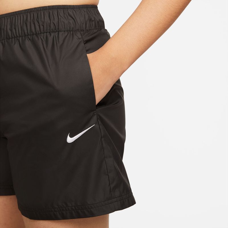 Pantaloneta-nike-para-mujer-W-Nsw-Essntl-Rpl-Wvn-Mr-Short-para-moda-color-blanco.-Detalle-2