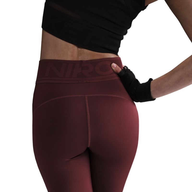 Licra-nike-para-mujer-W-Np-Sculpt-Df-Hr-Tight-Gg-para-entrenamiento-color-rojo.-Reverso-Sobre-Modelo