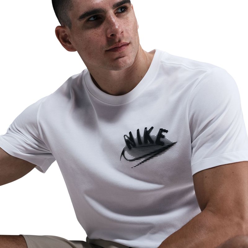 Camiseta-Manga-Corta-nike-para-hombre-M-Nk-Df-Tee-Brand-Read-para-entrenamiento-color-blanco.-Detalle-1