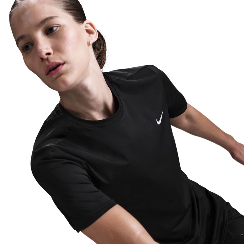 Camiseta-Manga-Corta-nike-para-mujer-W-Nk-Swift-Df-Ss-Top-para-correr-color-negro.-Detalle-1