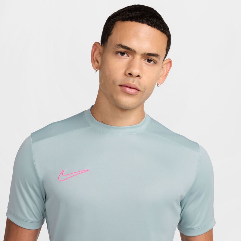 Camiseta-Manga-Corta-nike-para-hombre-M-Nk-Df-Acd25-Ss-Top-Br-para-futbol-color-verde.-Reverso-Sobre-Modelo