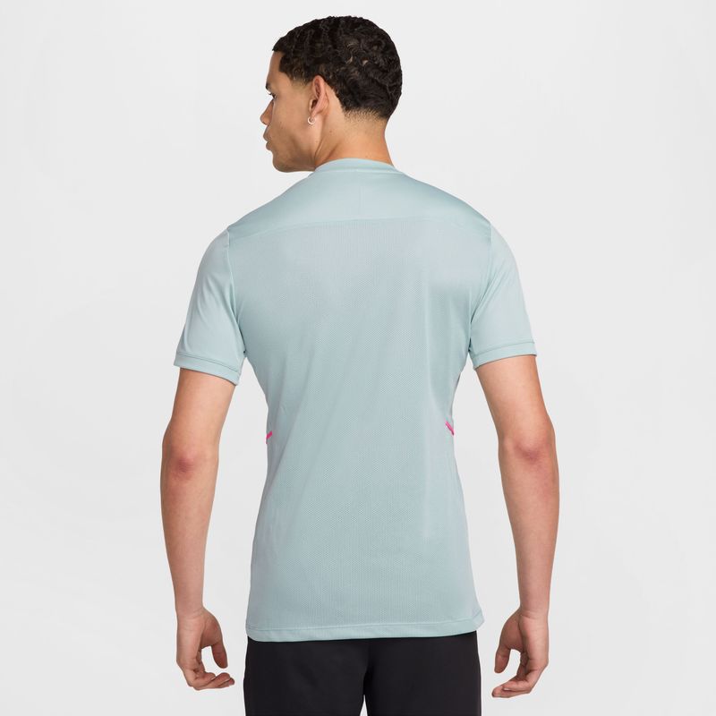 Camiseta-Manga-Corta-nike-para-hombre-M-Nk-Df-Acd25-Ss-Top-Br-para-futbol-color-verde.-Reverso-Sobre-Modelo