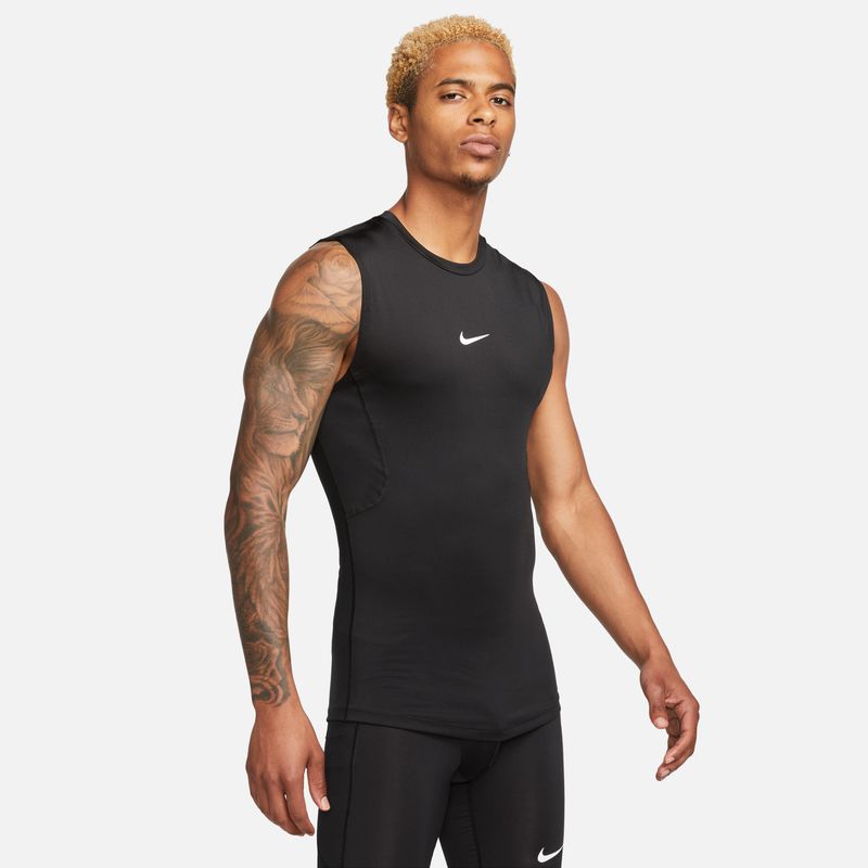 Camiseta-Manga-Sisa-nike-para-hombre-M-Np-Df-Top-Sl-Tight-para-entrenamiento-color-blanco.-Frente-Sobre-Modelo