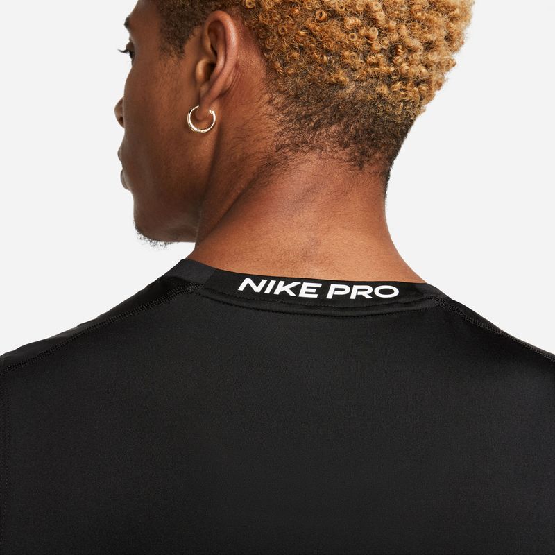 Camiseta-Manga-Sisa-nike-para-hombre-M-Np-Df-Top-Sl-Tight-para-entrenamiento-color-blanco.-Reverso-Sobre-Modelo-2