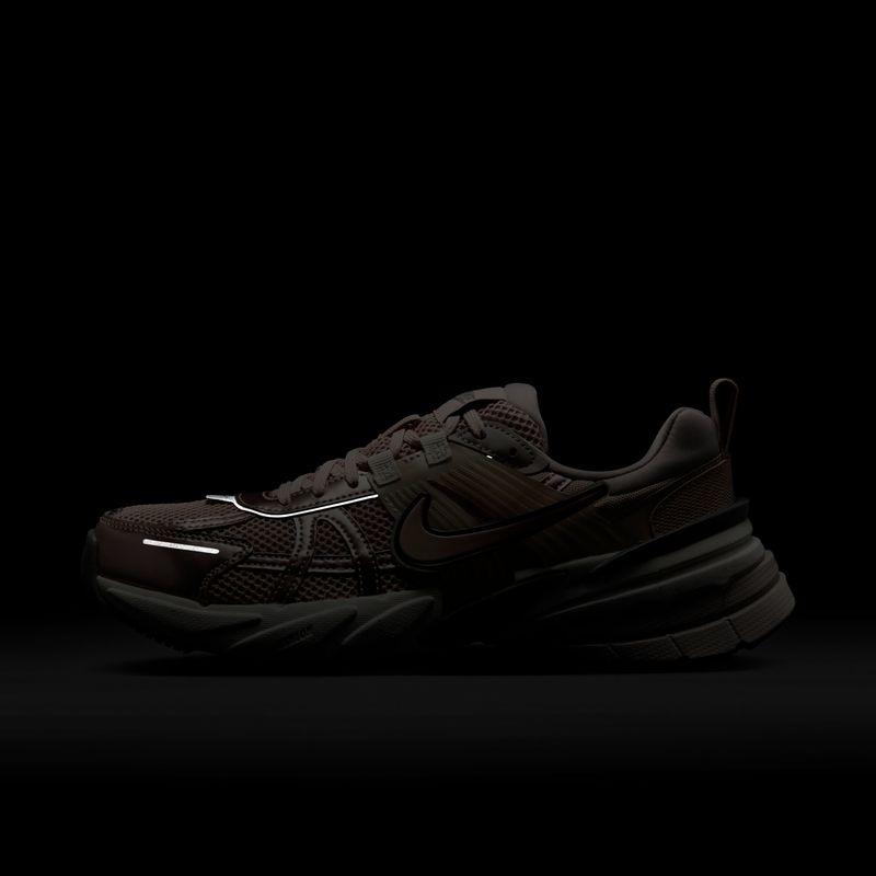 Tenis-nike-para-mujer-W-Nike-V2K-Run-para-moda-color-multicolor.-Reflectores-Laterales