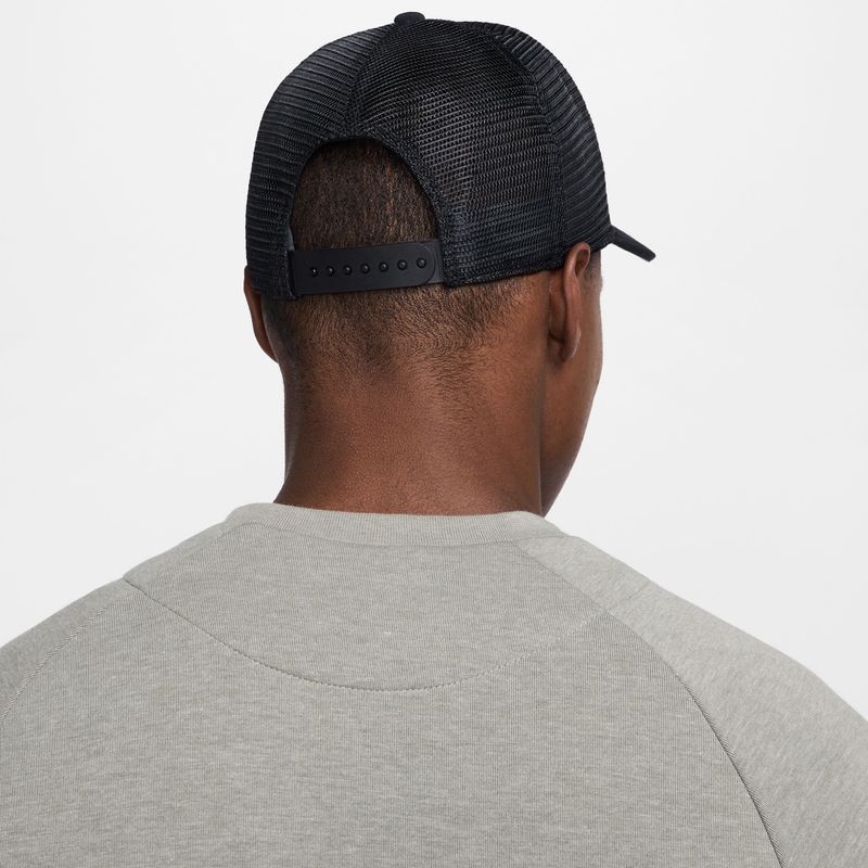 Gorra-nike-para-hombre-U-Nk-Df-Rise-Cap-Ab-Big-Swsh-para-entrenamiento-color-negro.-Reverso-Sobre-Modelo