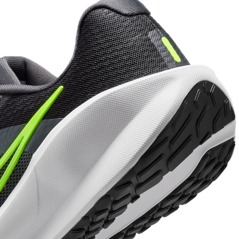 Tenis-nike-para-hombre-Nike-Downshifter-13-para-correr-color-negro.-Talon