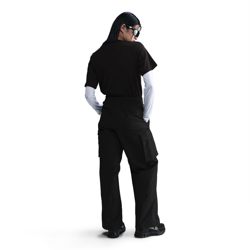 Pantalon-nike-para-mujer-W-Nsw-Evrthng-Wvn-Mr-Crgo-Pant-para-moda-color-blanco.-Reverso-Sobre-Modelo