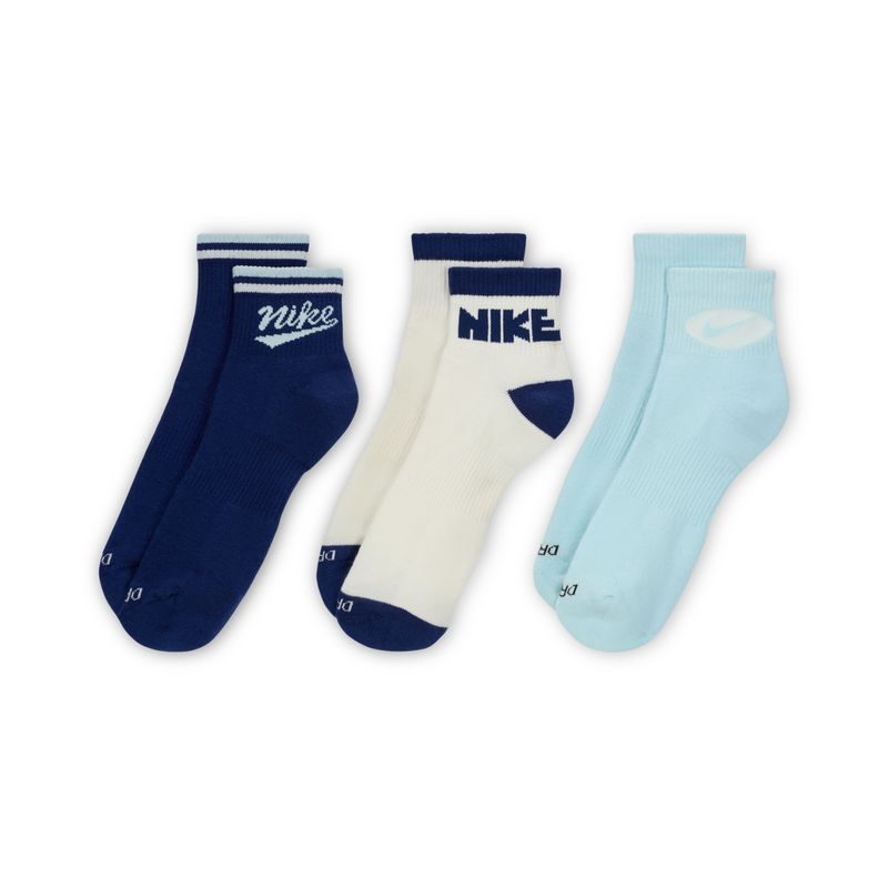 Medias-nike-para-hombre-U-Nk-Ed-Pls-Ankl-3P-Lfestl-144-para-entrenamiento-color-multicolor.-Vista-Forntal-
