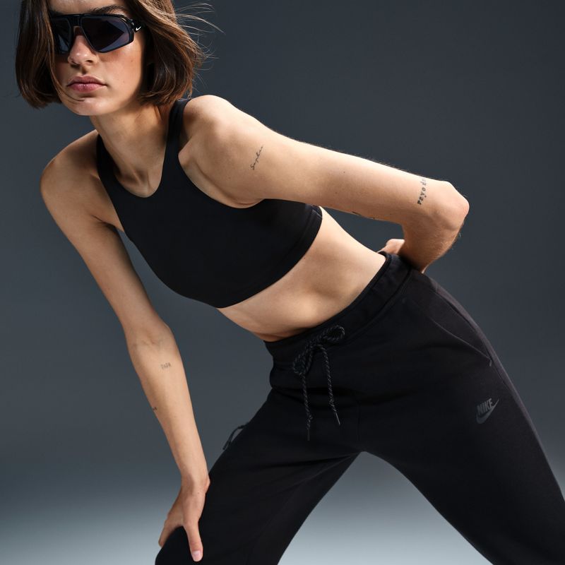Pantalon-nike-para-mujer-W-Nsw-Tch-Flc-Mr-Jgger-2-para-moda-color-negro.-Reverso-Sobre-Modelo