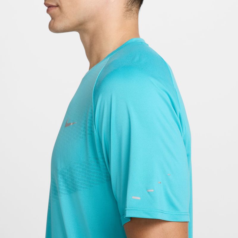 Camiseta-Manga-Corta-nike-para-hombre-M-Nk-Dfadv-Stride-Ss-Top-para-correr-color-verde.-Detalle-1