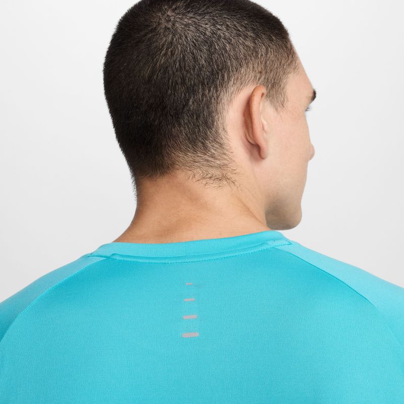 Camiseta-Manga-Corta-nike-para-hombre-M-Nk-Dfadv-Stride-Ss-Top-para-correr-color-verde.-Detalle-8