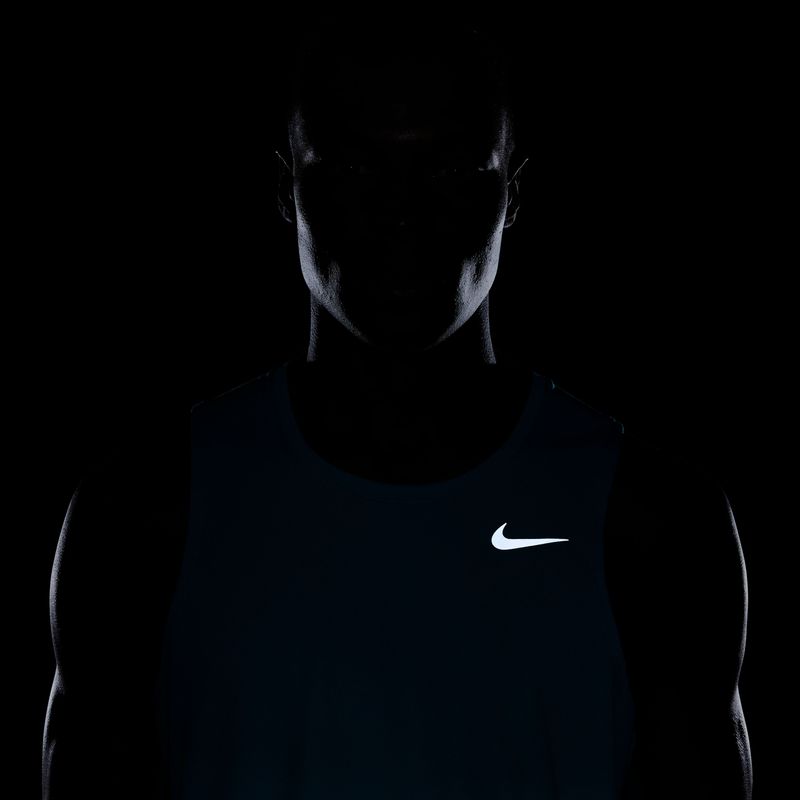 Camiseta-Manga-Sisa-nike-para-hombre-M-Nk-Df-Miler-Tank-para-correr-color-verde.-Detalle-6