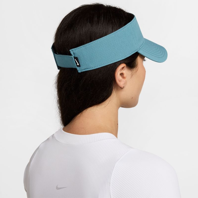 Visera-nike-para-hombre-U-Nk-Df-Ace-Visor-U-Cb-New-P-para-entrenamiento-color-azul.-Reverso-Sobre-Modelo
