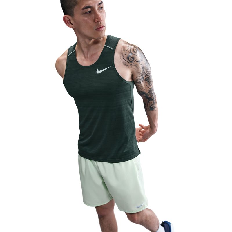 Camiseta-Manga-Sisa-nike-para-hombre-M-Nk-Df-Miler-Tank-para-correr-color-verde.-Detalle-1