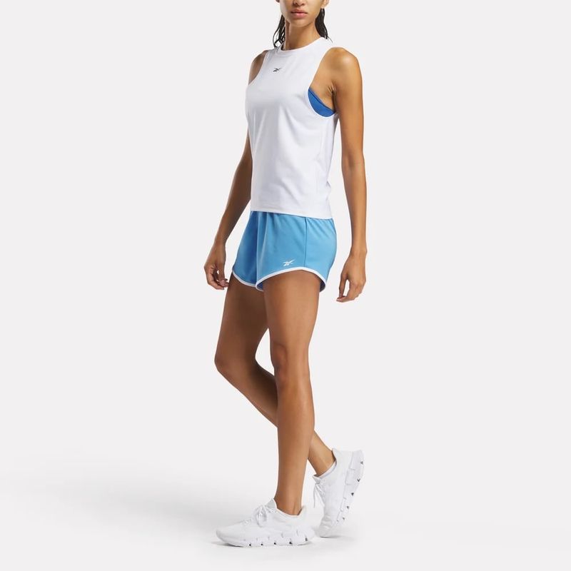 Camiseta-Manga-Sisa-reebok-para-mujer-Id-Train-Tank-para-entrenamiento-color-blanco.-Reverso-Sobre-Modelo