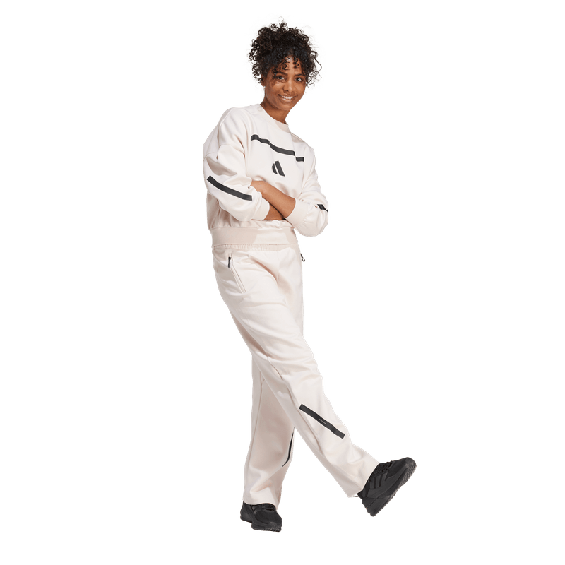 Chaqueta-adidas-para-mujer-W-Z.N.E.-Swt-para-moda-color-blanco.-Zoom-Frontal-Sobre-Modelo