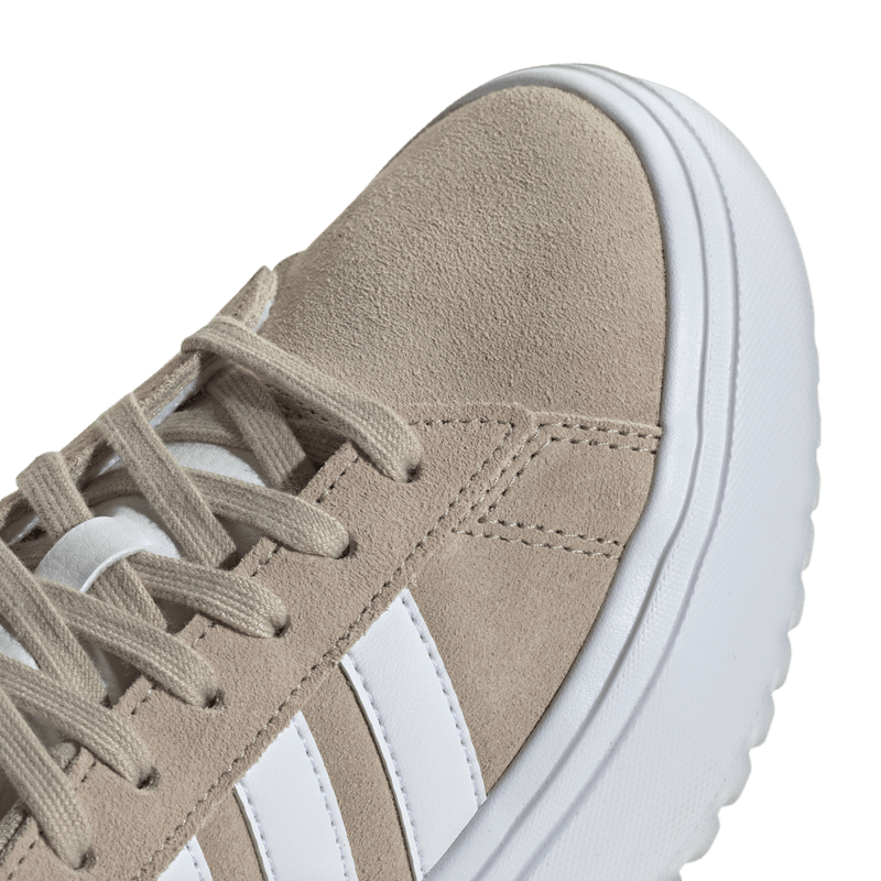 Tenis-adidas-para-mujer-Grand-Court-Platform-para-moda-color-beige.-Lateral-Y-Suela