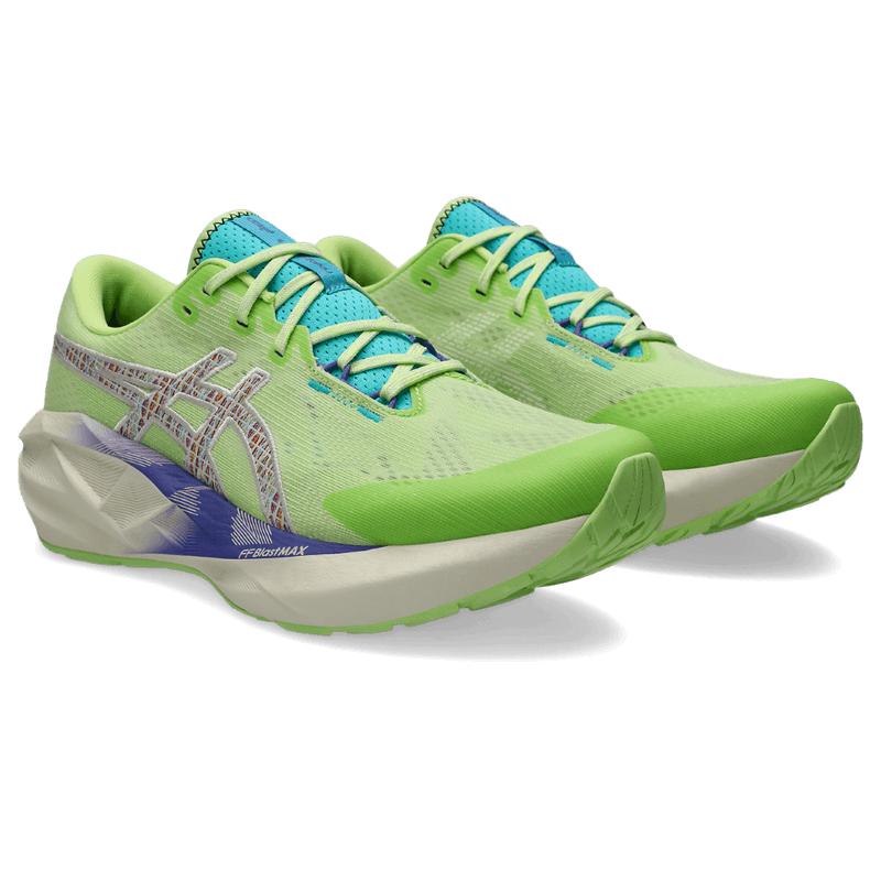 Tenis-asics-para-hombre-Novablast-5-Tr-para-correr-color-verde.-Par-Alineados
