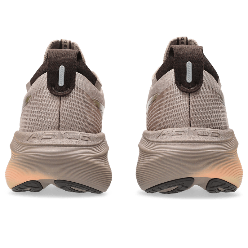 Tenis-asics-para-hombre-Gel-Nimbus-27-Luxe-para-correr-color-gris.-Talon