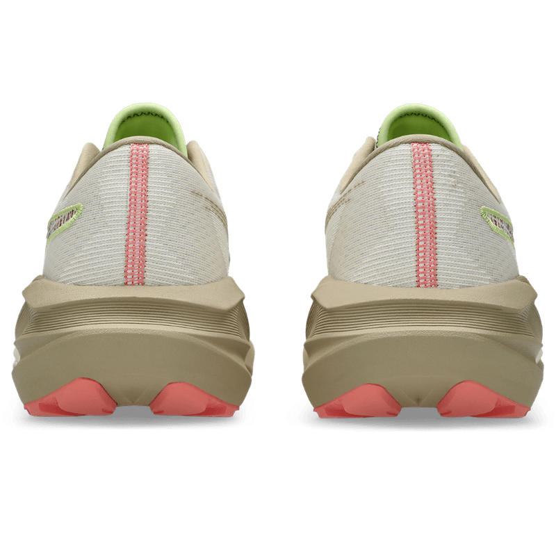 Tenis-asics-para-mujer-Novablast-5-Tr-para-correr-color-amarillo.-Talon