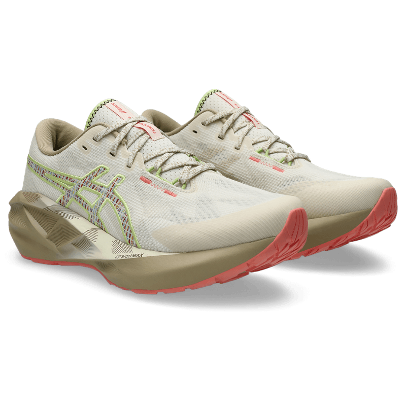 Tenis-asics-para-mujer-Novablast-5-Tr-para-correr-color-amarillo.-Par-Alineados